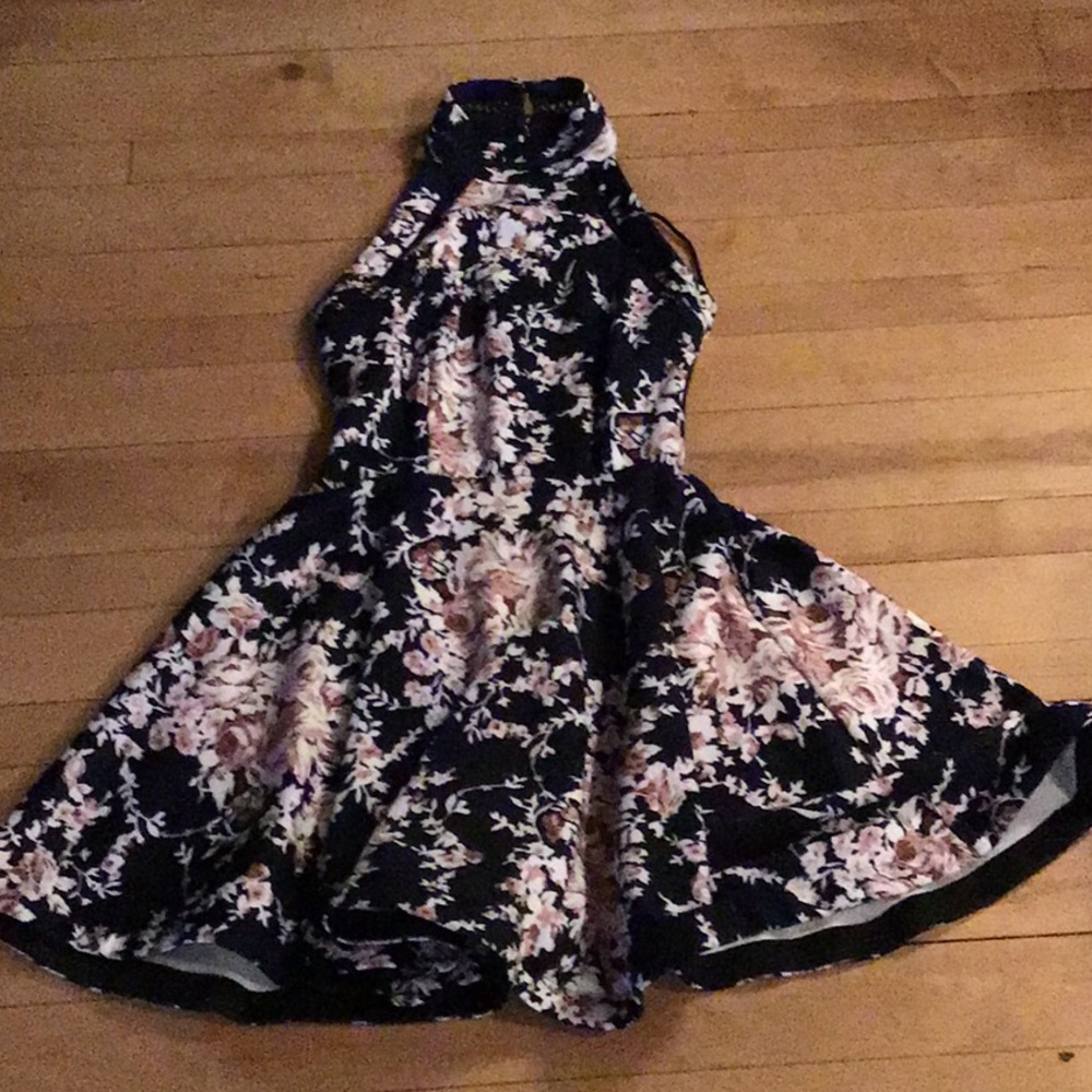 Sundress - Picture 7 of 7